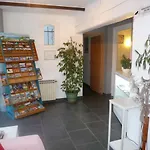 卡吕普索酒店 2* 耶尔