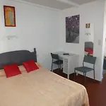 卡吕普索酒店 2* 耶尔