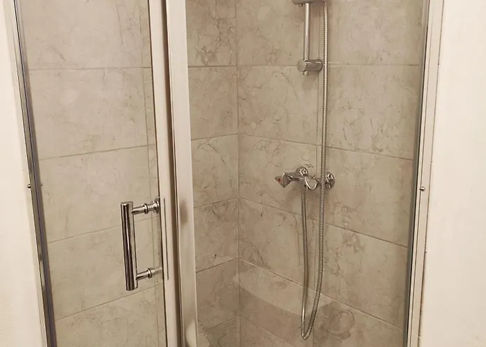 卡吕普索酒店 2* 耶尔