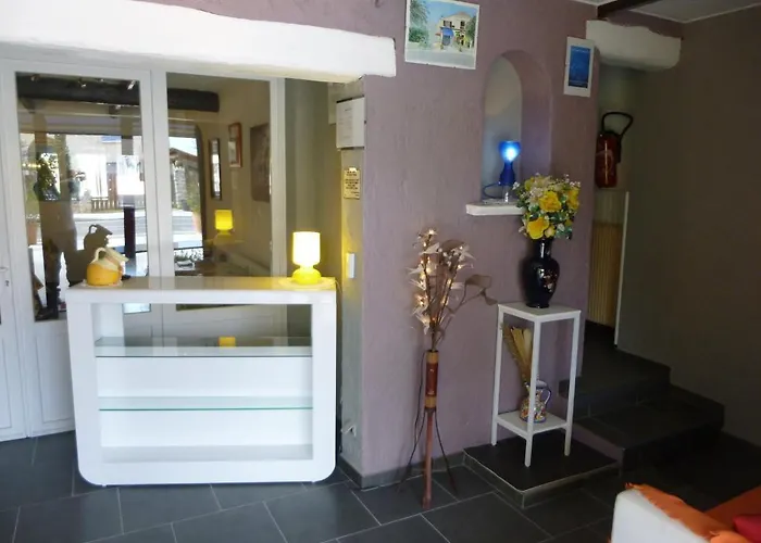 卡吕普索酒店 2* 耶尔