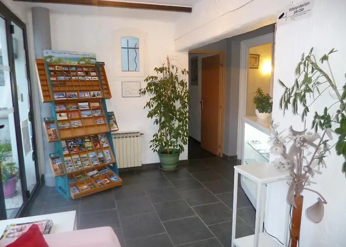 卡吕普索酒店 2* 耶尔